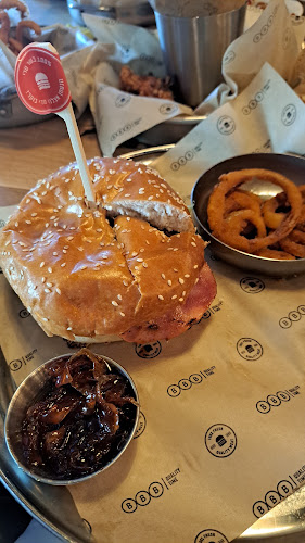 Burgus Burger Bar נתניה - הסעדה