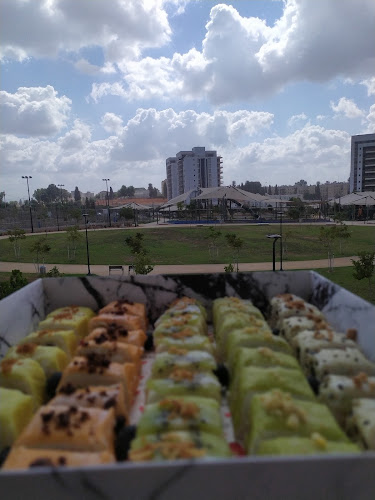 Rollada סושי פירות - סושי שוקולד - הסעדה