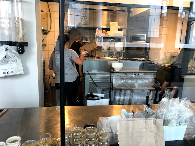 Jars and Bowls - תל אביב-יפו