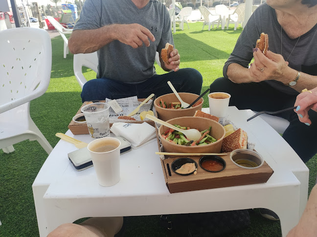 Opinii despre חוף הבתולה מסעדה în קרית ים - הסעדה