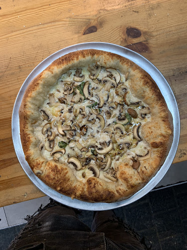 רגע לפיצה - הסעדה