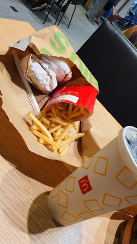 מקדונלד'ס - לונדון מיניסטור, תל אביב - הסעדה