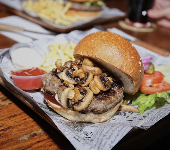 כיכר העצמאות 13, נתניה