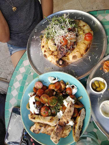 Pizza Biennale - הסעדה