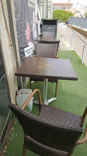 ג'וני קריספי הבלוק - הסעדה