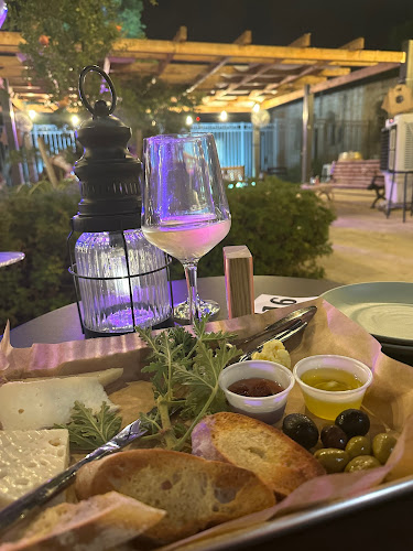 מרתה יין בחצר