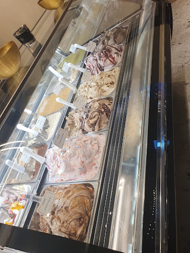 גלידריה סיציליאנית בסר סיטי פתח תקווה - כשר | kosher - הסעדה