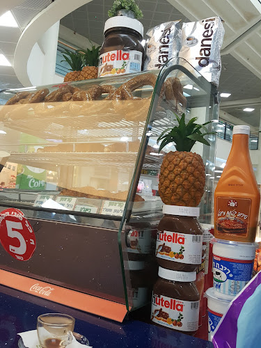 אצל פיטר קפה ומאפה