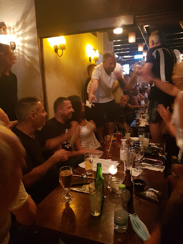 אלכס ליין ב-B בר - הסעדה