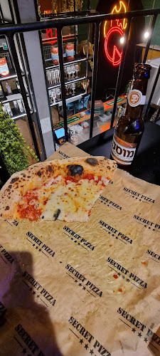 Secret Pizza - הסעדה