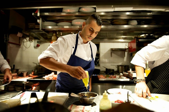 אריא - הסעדה