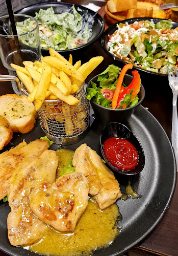 Zad Cafe & Resto - הסעדה