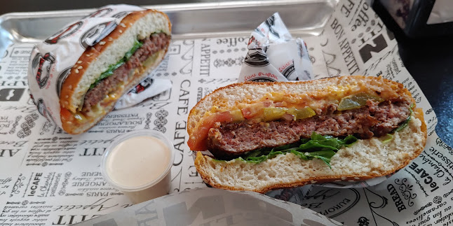 האקדמיה לנקניק - הסעדה