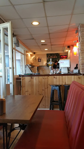 פיצה קאלדו - הסעדה