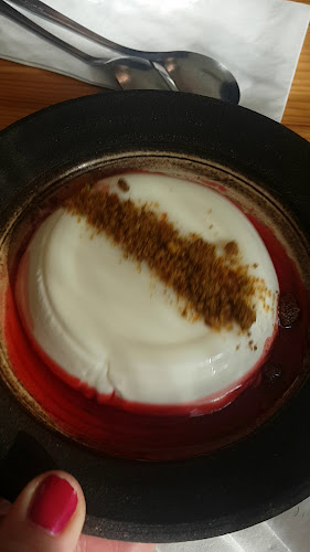 האחים - תל אביב-יפו