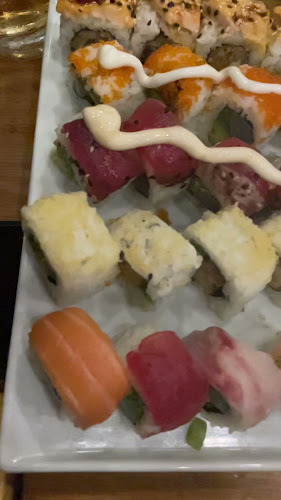 מסעדה אסייתית - סורה סושי לאונג'✔️אוכל אסייתי✔️סושי - גבעתיים