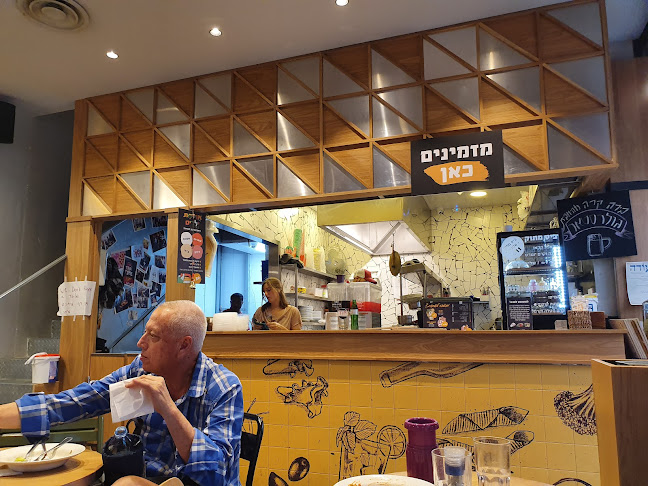 עאיישה - אוכל, שתיה, חברים - Ayesha - falafal bar