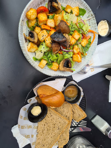 קפה ללוש ברסארי קניון הזהב - הסעדה