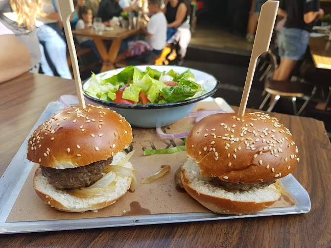 AKBAR בשוק הפשפשים אקבר - בר מסעדה