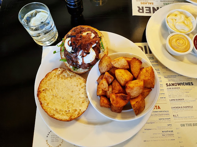 זוני - הסעדה