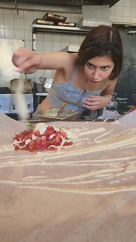 מזנון ברמת החיל Miznon by Eyal Shani - הסעדה