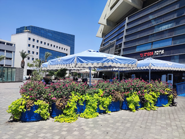 היכל מנורה מבטחים, יגאל אלון 51, תל אביב-יפו