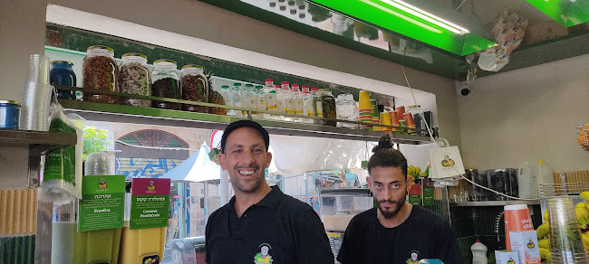 עוזי אלי איש האתרוגים - שוק הכרמל תל אביב - הסעדה