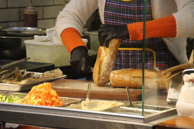 עאיישה - אוכל, שתיה, חברים - Ayesha - falafal bar - הסעדה