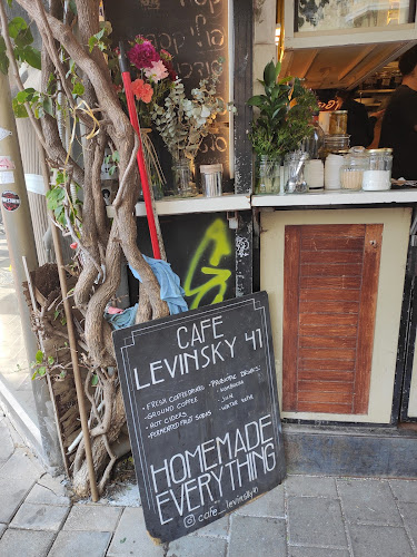 Opinii despre קפה לוינסקי în תל אביב-יפו - הסעדה