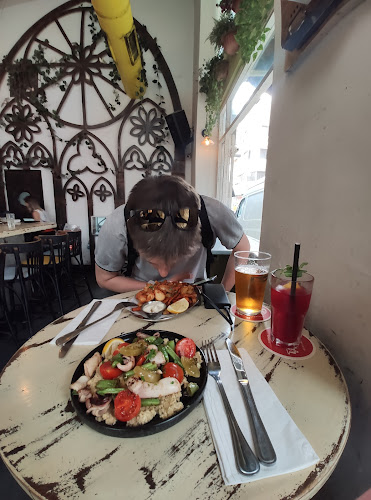 פימפינלה- פולחן ערק ודגים - תל אביב-יפו