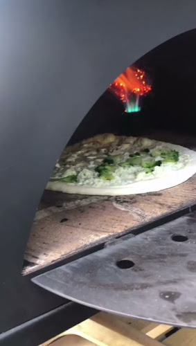 פרמזנו פיצה כפר יונה - הסעדה