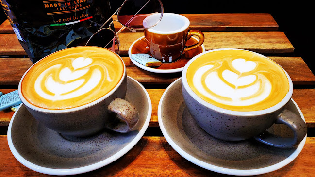 איש קפה - בית קפה , קפסולות, פולי קפה - הסעדה