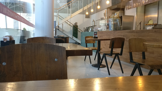 Jars and Bowls - הסעדה