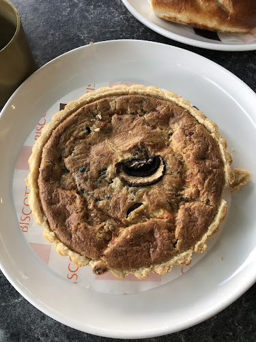 ביסקוטי - הסעדה