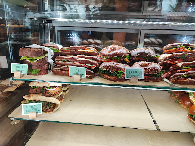 תל יצחק בייקרי