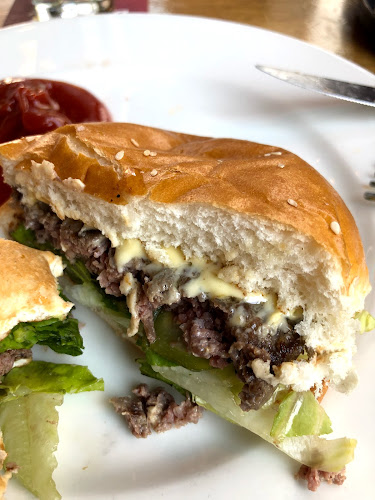 מוזס - הסעדה