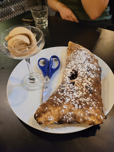 דולצ׳ה - פיצה נאפוליטנית