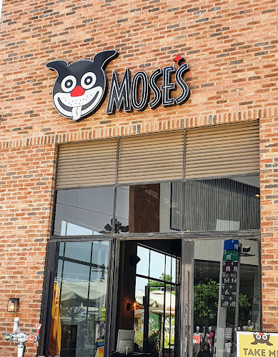 מוזס - הסעדה