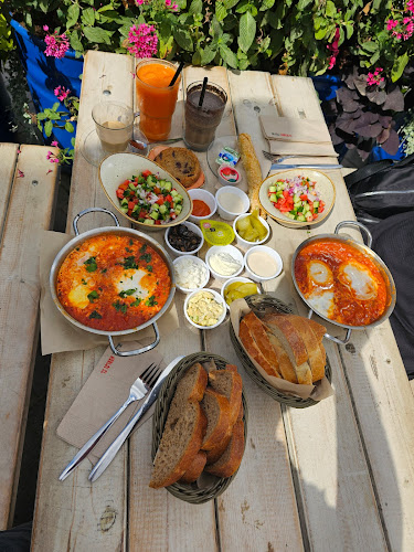 ארומה אספרסו בר Aroma Espresso Bar - הסעדה