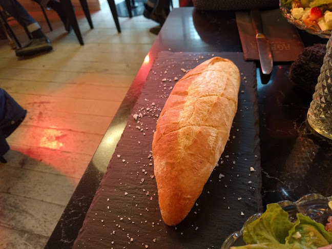 אגתה - הסעדה