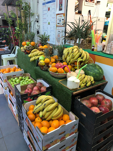 ויטמינה בר מיצים ושייקים טבעיים - הסעדה