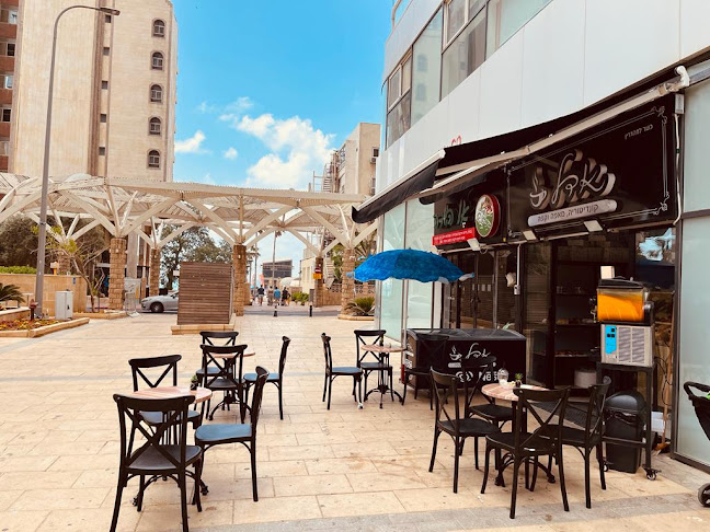 אדל - קונדטוריה, מאפה וקפה - הסעדה