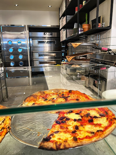 פיצה בדש - הסעדה