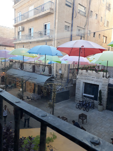 זוני - הסעדה