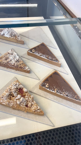 Alon Shabo Store (אלון שבו חנות וקונדיטוריה שינקין)