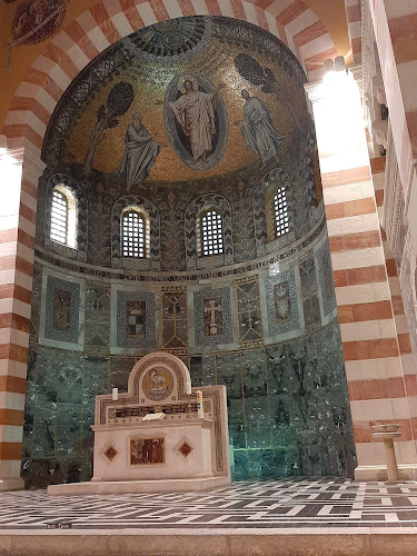 Cafe AUGUSTE VICTORIA - הסעדה