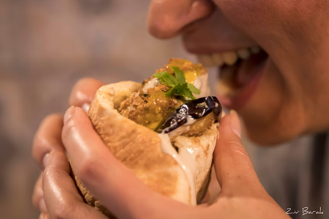 עאיישה - אוכל, שתיה, חברים - Ayesha - falafal bar - ירושלים