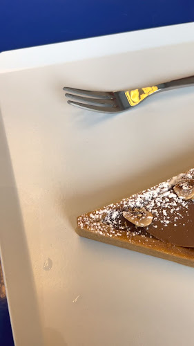 Opinii despre Alon Shabo Store (אלון שבו חנות וקונדיטוריה שינקין) în תל אביב-יפו - הסעדה