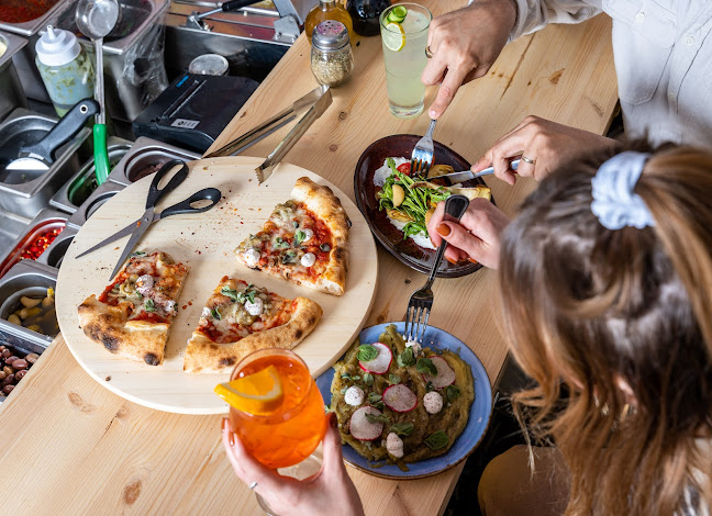 פיצה קארינה - הסעדה