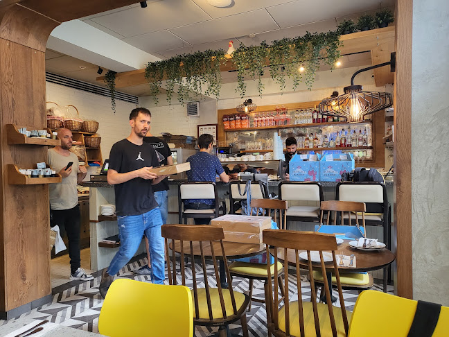 R&D by Benedict - הסעדה